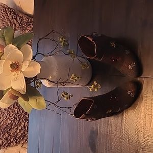 INDIGO RD. Floral vintage looking booties Size 10
